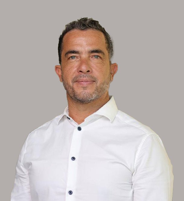 Dr. Claudio Fuentes Grunewald